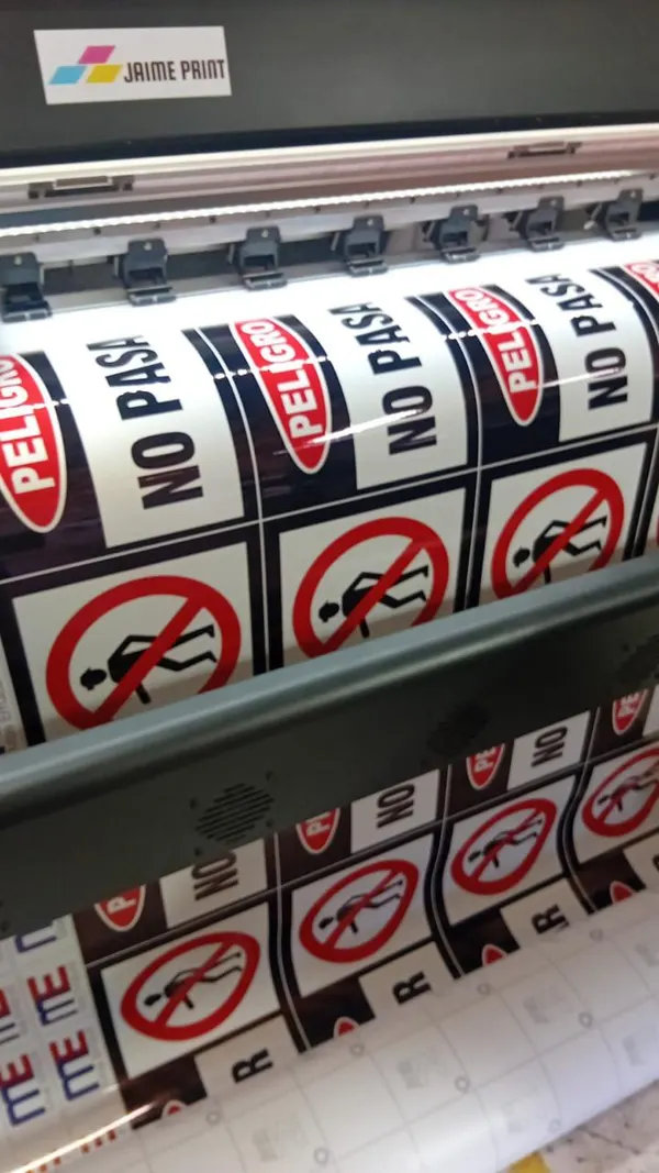 Impresión de señalética de seguridad industrial en plotter — Jaime Print Coinco