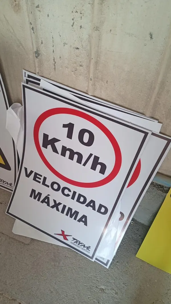 Señales de tránsito industriales 10 Km/h Velocidad Máxima para Xtreme Hormigones
