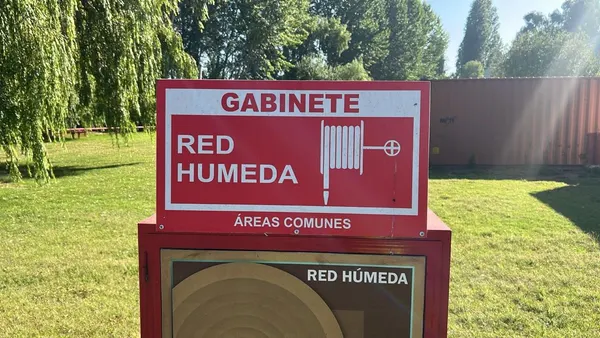 Señalética Gabinete Red Húmeda instalada en exterior — Jaime Print O'Higgins